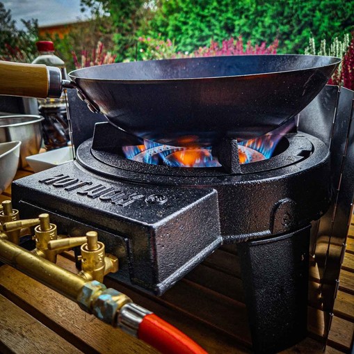 V čem je skrivnost posode in gorilnikov HOT WOK?