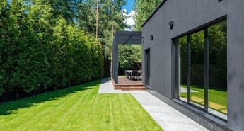 Katere motorne kose vam bodo najbolj v pomoč pri urejanju okolice vaše hiše?