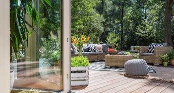 Kako izbrati najprimernejše vrtno pohištvo za zunanji prostor?