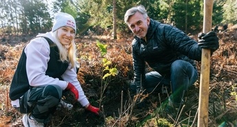 Lumar in Janja Garnbret posadila novih 1.000 dreves