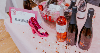 Vzpon roséjev: od lahkotne izbire do resnega vina