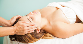 Ročna limfna drenaža – spoznaj njene prednosti in koristi!